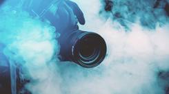 Обои фотоаппарат, фотограф, дым, цветной дым картинки на рабочий стол, фото